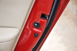 2012款长安逸动1.6L手动舒雅型