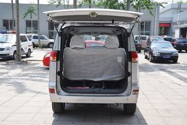 2012款郑州日产帅客2.0L自动豪华型