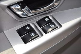 2012款郑州日产帅客2.0L自动豪华型