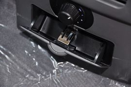 2012款郑州日产帅客2.0L自动豪华型