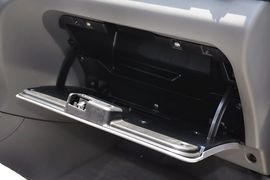 2012款郑州日产帅客2.0L自动豪华型