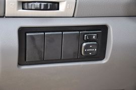 2012款郑州日产帅客2.0L自动豪华型