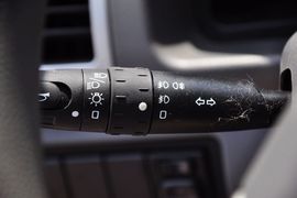 2012款郑州日产帅客2.0L自动豪华型