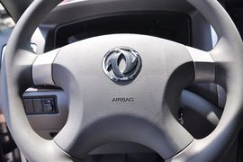 2012款郑州日产帅客2.0L自动豪华型