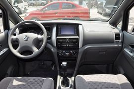 2012款郑州日产帅客2.0L自动豪华型