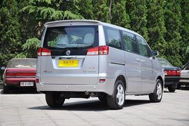 2012款郑州日产帅客2.0L自动豪华型