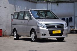 2012款郑州日产帅客2.0L自动豪华型