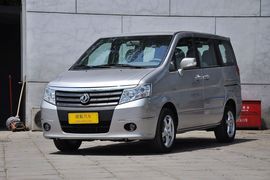 2012款郑州日产帅客2.0L自动豪华型