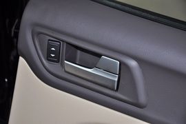 2012款福特福克斯三厢经典版1.8L手自一体时尚型