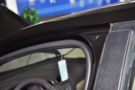 2012款福特福克斯三厢经典版1.8L手自一体时尚型