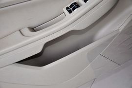 2012款福特福克斯三厢经典版1.8L手自一体时尚型