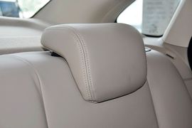 2012款福特福克斯三厢经典版1.8L手自一体时尚型