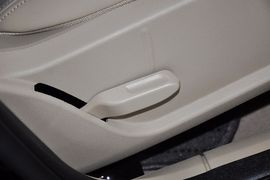2012款福特福克斯三厢经典版1.8L手自一体时尚型