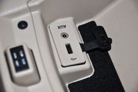 2012款福特福克斯三厢经典版1.8L手自一体时尚型