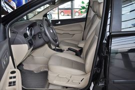 2012款福特福克斯三厢经典版1.8L手自一体时尚型