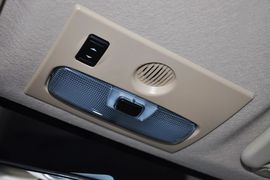 2012款福特福克斯三厢经典版1.8L手自一体时尚型