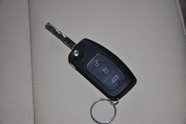 2012款福特福克斯三厢经典版1.8L手自一体时尚型