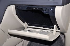 2012款福特福克斯三厢经典版1.8L手自一体时尚型