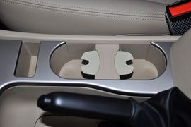 2012款福特福克斯三厢经典版1.8L手自一体时尚型