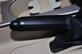 2012款福特福克斯三厢经典版1.8L手自一体时尚型