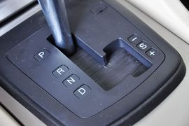 2012款福特福克斯三厢经典版1.8L手自一体时尚型