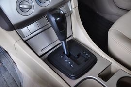 2012款福特福克斯三厢经典版1.8L手自一体时尚型