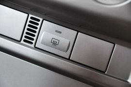 2012款福特福克斯三厢经典版1.8L手自一体时尚型