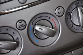 2012款福特福克斯三厢经典版1.8L手自一体时尚型