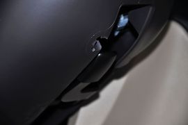 2012款福特福克斯三厢经典版1.8L手自一体时尚型