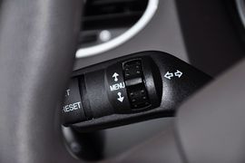 2012款福特福克斯三厢经典版1.8L手自一体时尚型