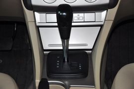 2012款福特福克斯三厢经典版1.8L手自一体时尚型