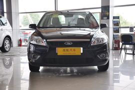 2012款福特福克斯三厢经典版1.8L手自一体时尚型