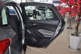 2012款福特福克斯两厢1.6L手动舒适型