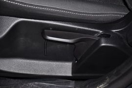2012款福特福克斯两厢1.6L手动舒适型