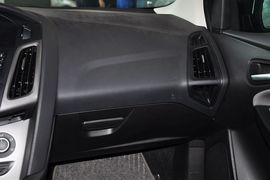 2012款福特福克斯两厢1.6L手动舒适型