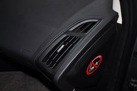 2012款福特福克斯两厢1.6L手动舒适型