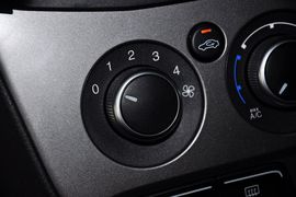 2012款福特福克斯两厢1.6L手动舒适型