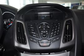 2012款福特福克斯两厢1.6L手动舒适型