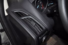2012款福特福克斯两厢1.6L手动舒适型