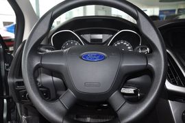 2012款福特福克斯两厢1.6L手动舒适型