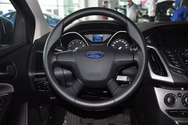 2012款福特福克斯两厢1.6L手动舒适型
