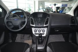 2012款福特福克斯两厢1.6L手动舒适型