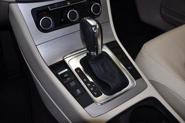 2012款一汽大众全新迈腾1.8TSI