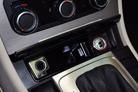 2012款一汽大众全新迈腾1.8TSI