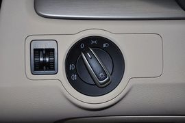 2012款一汽大众全新迈腾1.8TSI