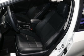 2017款丰田雷凌双擎