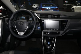 2017款丰田雷凌双擎