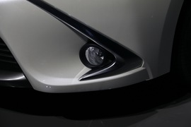 2017款丰田雷凌双擎