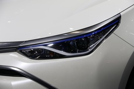 2017款丰田雷凌双擎