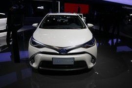 2017款丰田雷凌双擎